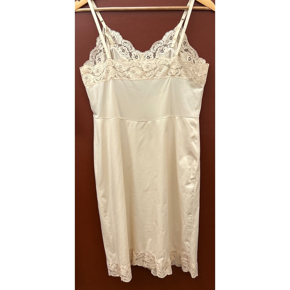 Vintage Vanity Fair Full Slip Cream Lace Trim Coquette Bridal Pinup Lingerie 38 - Picture 4 of 6